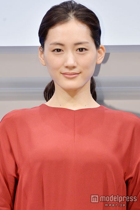 綾瀬はるかの“透明美肌”を小学生も絶賛「びっくりしました」