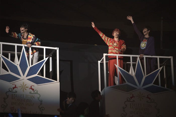 超特急/「BULLET TRAIN CHRISTMAS ONEMAN SHOW 2016 愛す。in Wonder Land 」より(写真提供:SDR)