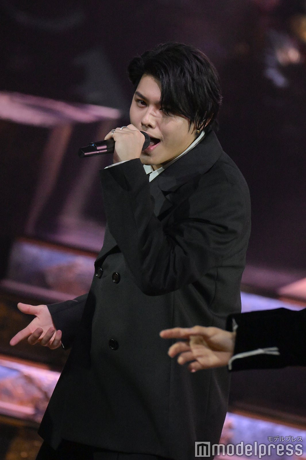 BE:FIRST・LEO、黒髪に電撃イメチェン「ビジュ優勝」「似合いすぎ」の声＜第65回輝く！日本レコード大賞＞