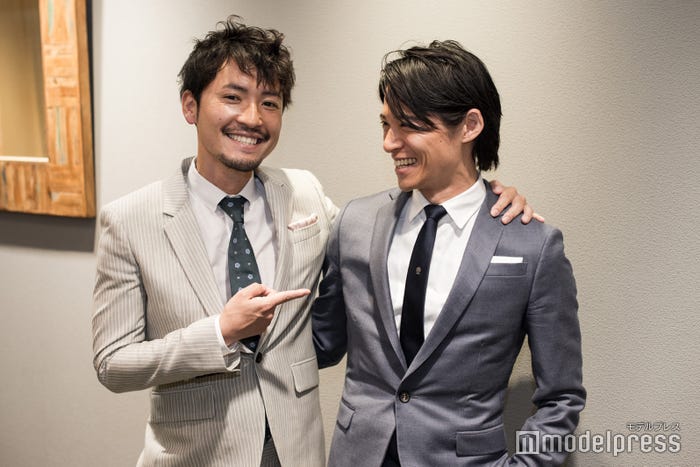 (左から)小柳津林太郎、久保裕丈 (C)モデルプレス
