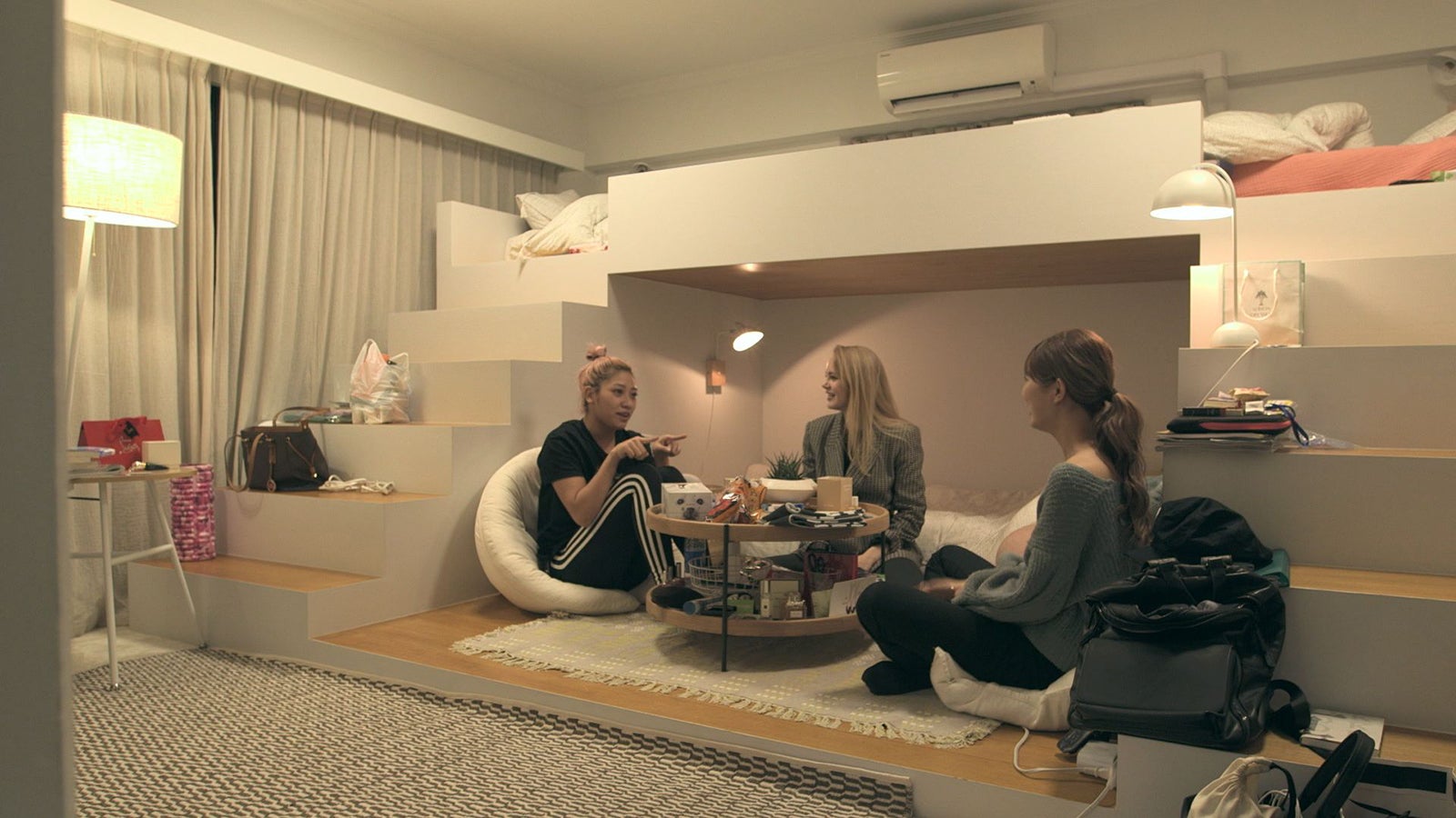 花、ビビ（ラズドゥミナ・ヴィオレッタ）、愛華「TERRACE HOUSE TOKYO 2019-2020」26th WEEK（C）フジテレビ／イースト・エンタテインメント