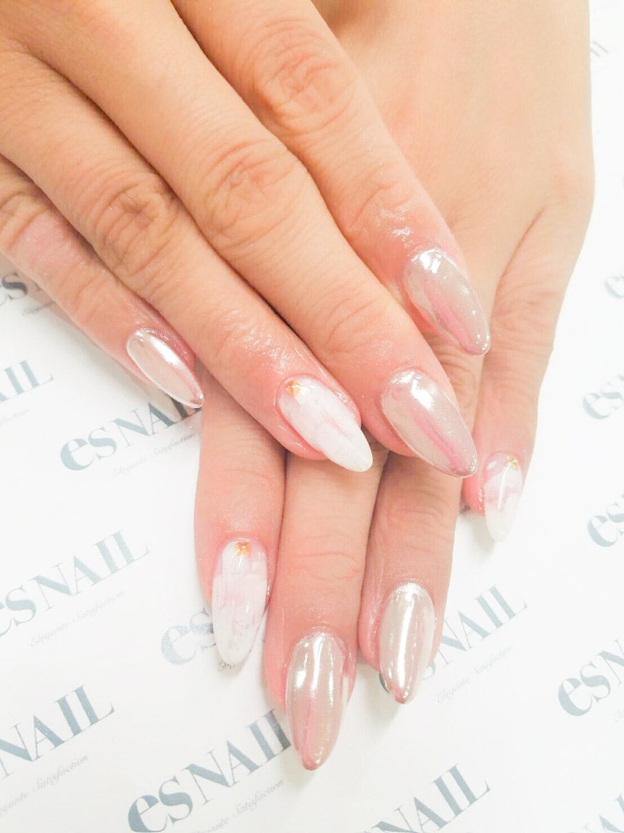 大人女子にもピッタリ／画像提供：esNAIL