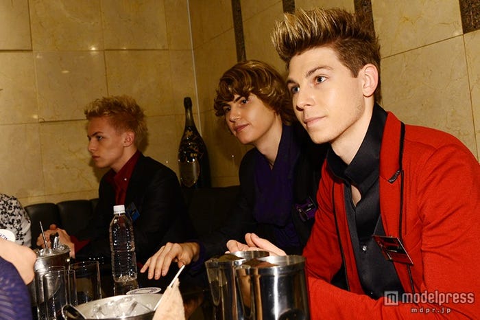 アフター ロミオ 歌舞伎町ホスト姿にファン興奮 完璧な シャンパンコール も披露 モデルプレス アフター ロミオ 歌舞伎町ホスト姿にファン興奮 完璧な シャンパンコール も披露 モデルプレス