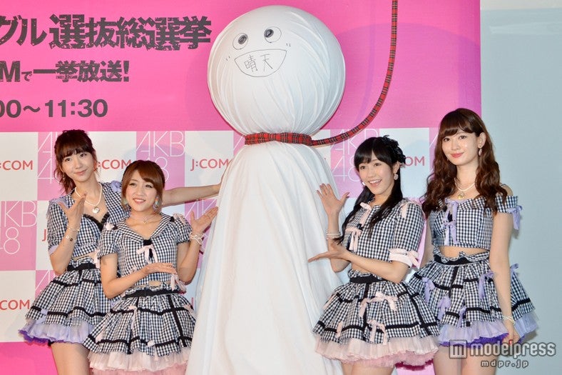 AKB48（左より）柏木由紀、高橋みなみ、渡辺麻友、小嶋陽菜