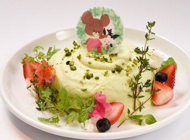 ミルクたっぷりしあわせのふわふわソースのシフォンケーキ1490円（税抜）（C）BANDAI