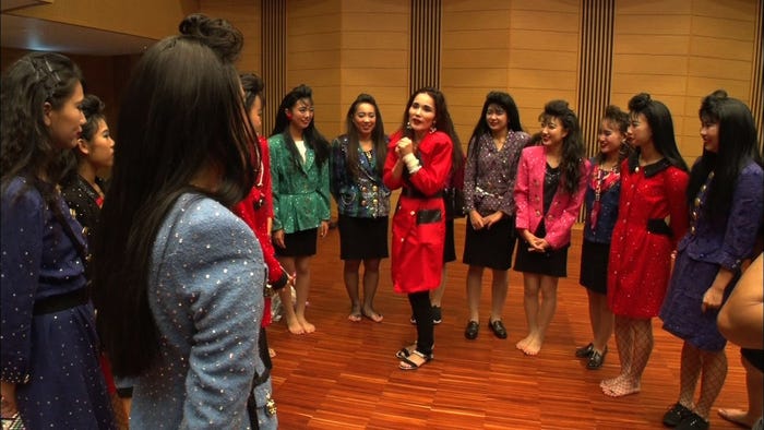 平野ノラが高校生とコラボ(写真提供:テレビ朝日)