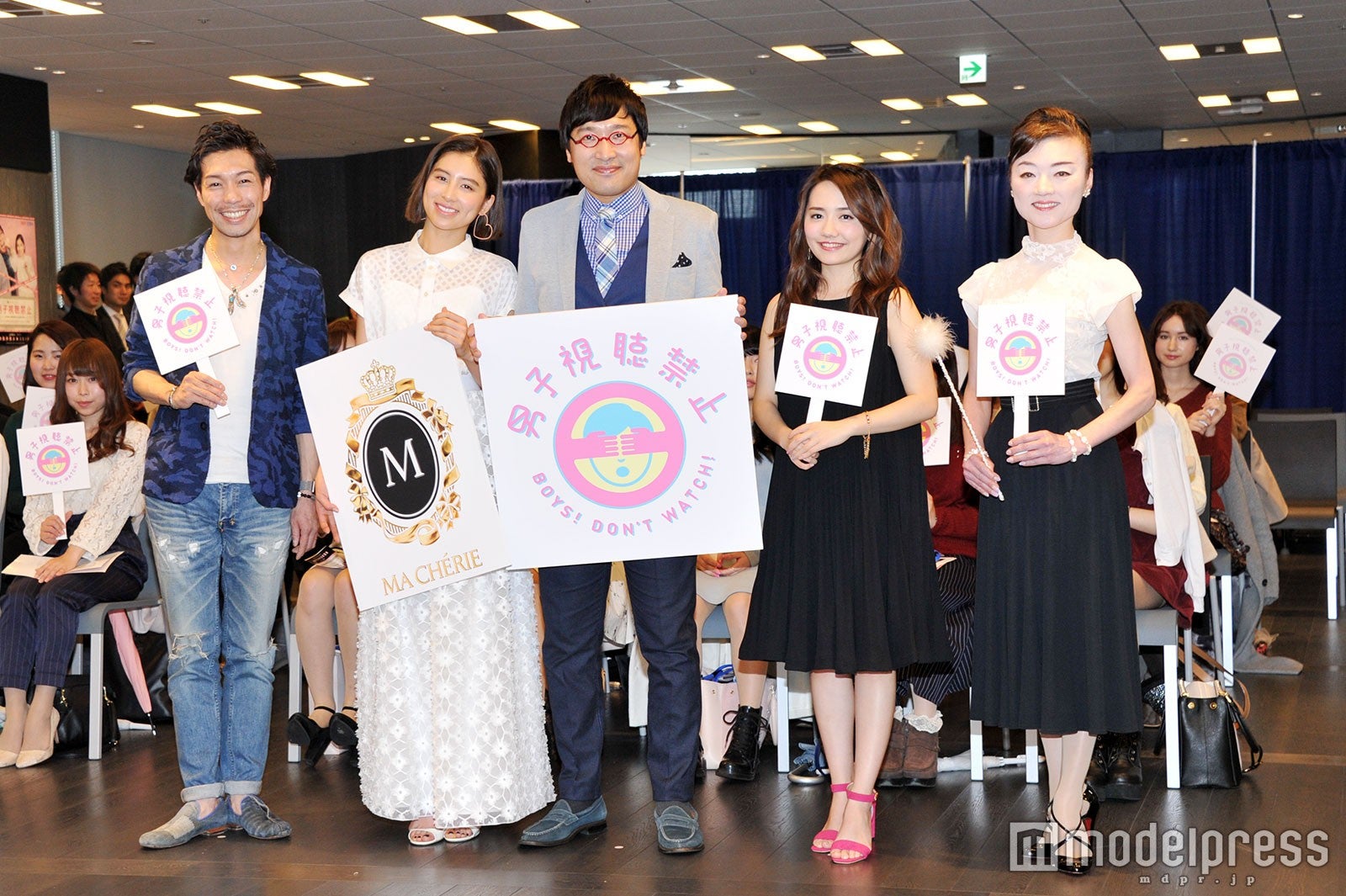 （左から）大悟、ラブリ、山里亮太、椎木里佳、マダム由美子（C）モデルプレス