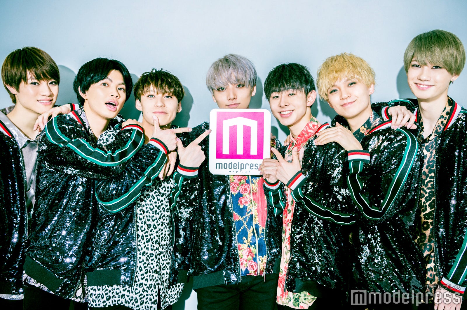 （左から）KENSHIN、NAOYA、TETTA、HAYATO、EIKU、REI、KOHKI （C）モデルプレス