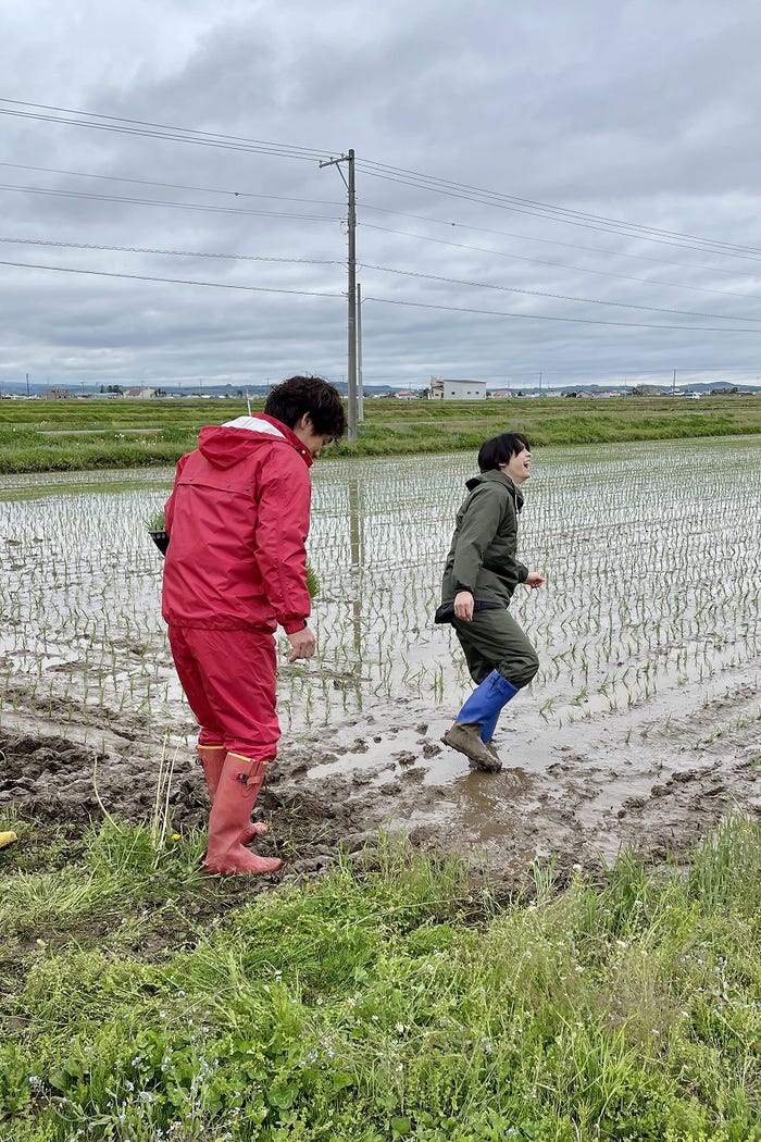 森崎博之、松村北斗(C)HBCテレビ