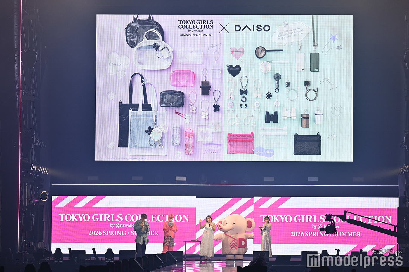 ステージの様子(C)モデルプレス