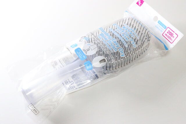 立てられる乾きやすいブローブラシ　ヘアブラシ