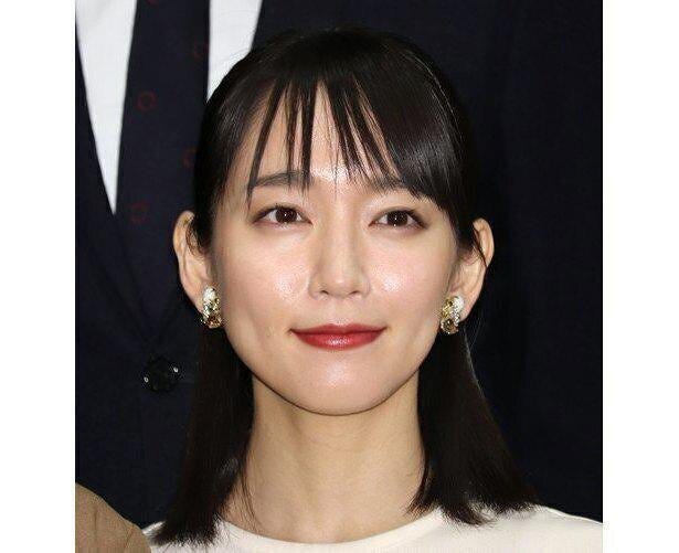 吉岡里帆 デコ出し 眼鏡 Shotでラフな雰囲気 普段と違うスタイルに カジュアルな感じも可愛い モデルプレス 吉岡里帆 デコ出し 眼鏡 Shotでラフな雰囲気 普段と違うスタイルに カジュアルな感じも可愛い モデルプレス