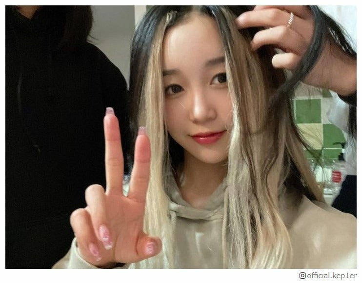 Kep1erヒカル、1日限定“金髪エク”で大胆イメチェンに絶賛の声「めっちゃ似合う」「新鮮で可愛い」