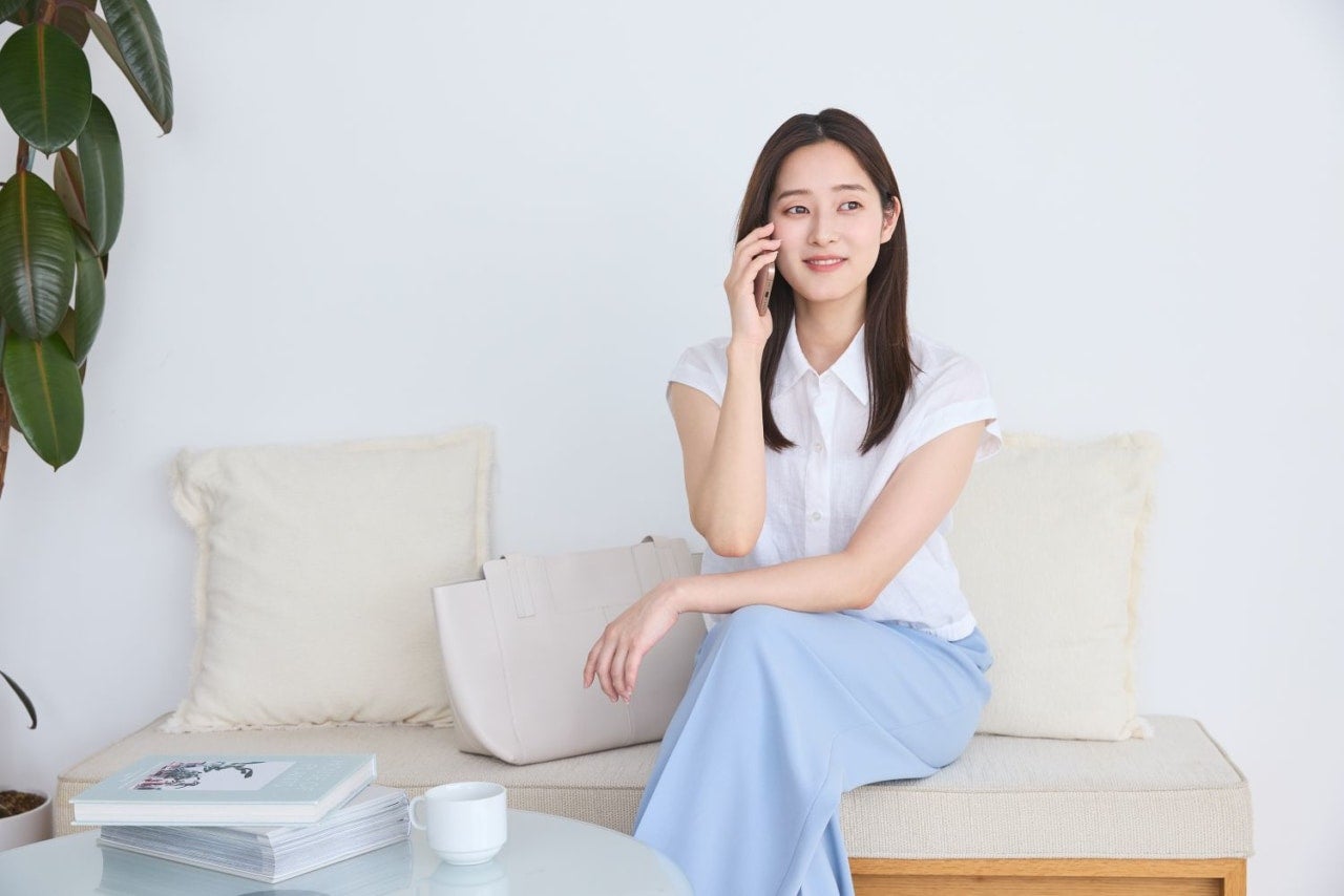 頑張りすぎないのに上品。“できる先輩”がまとう初夏のきれいめコーデ
