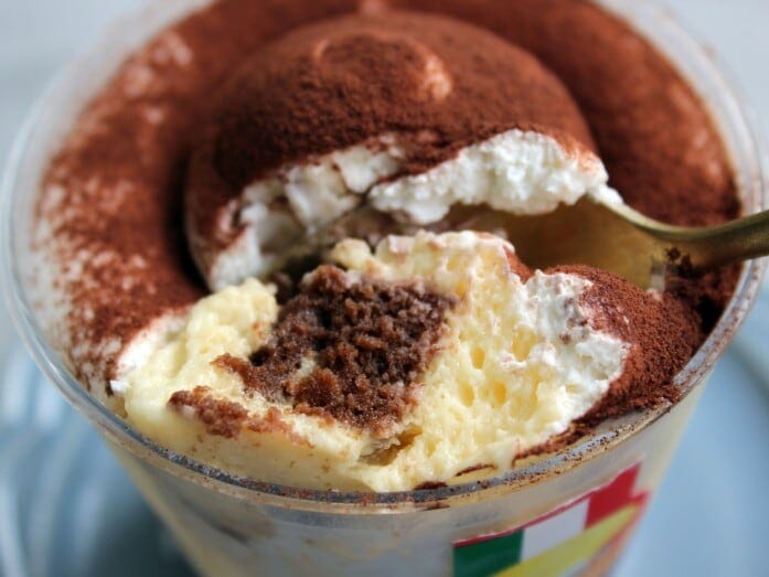 ムースはババロアにも似た食感で、まったりとろけます