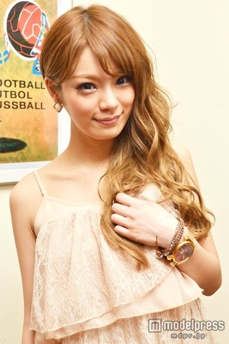 アジア歌姫×人気雑誌の完全コラボ決定！PVは“W鈴木”が主演