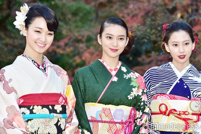 (左から)剛力彩芽、武井咲、河北麻友子(C)モデルプレス