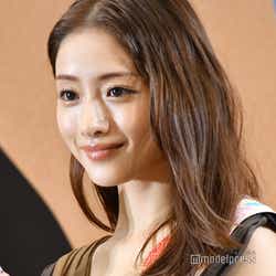 2 女子のなりたい顔ランキング1位でドラマにも引っ張りだこの石原さとみ