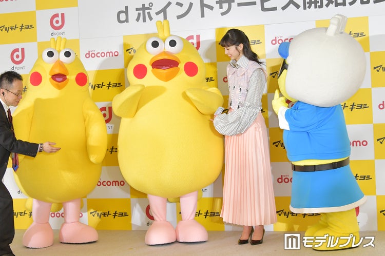 画像2 19 中条あやみ ポインコ兄弟 と対面する姿が可愛すぎ モデルとしてのアドバイスも送る モデルプレス