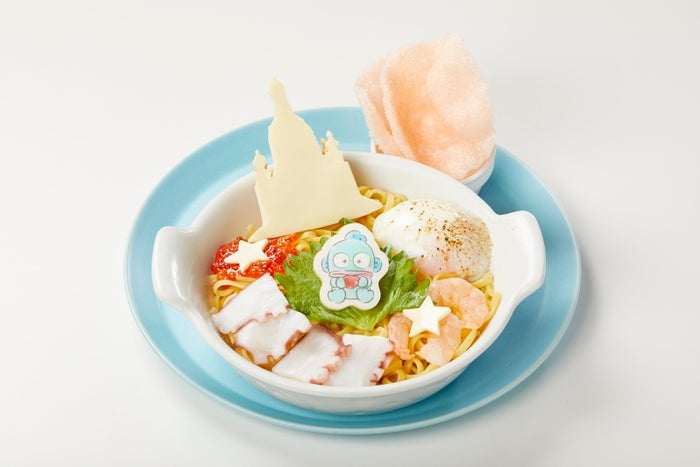 【ハンギョドンのキャッスルシーフードパスタ】1,518円(C)2022 SANRIO CO.,LTD.APPROVAL NO.L635651