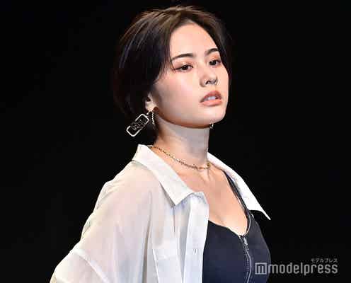 “安斉かれんの妹”公表が話題の安斉星来、美デコルテが眩しい クールな表情で魅了<超超十代-ULTRA TEENS FES-2022@TOKYO>