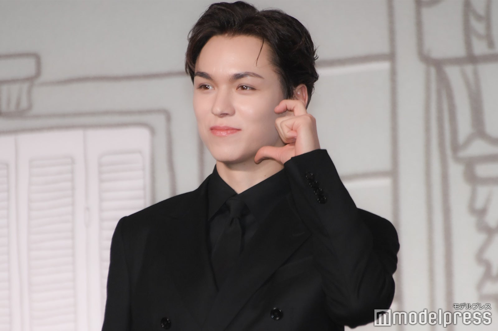 VERNON（バーノン）（C）モデルプレス