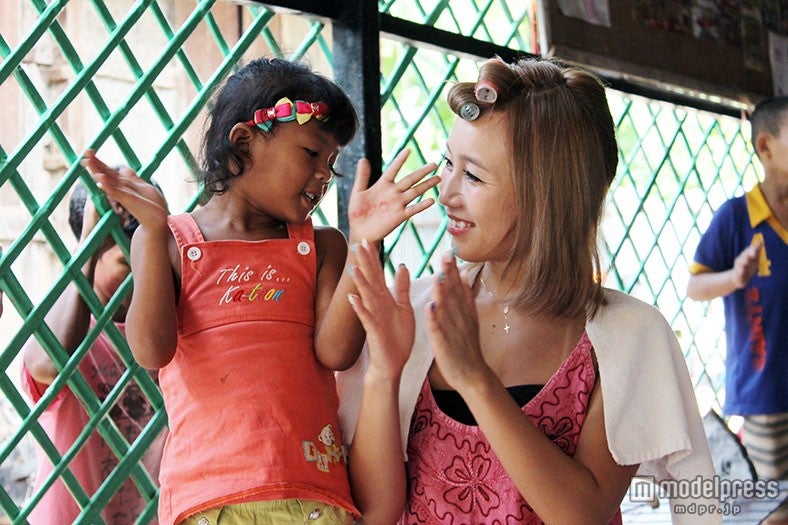 現地の子どもたちと交流