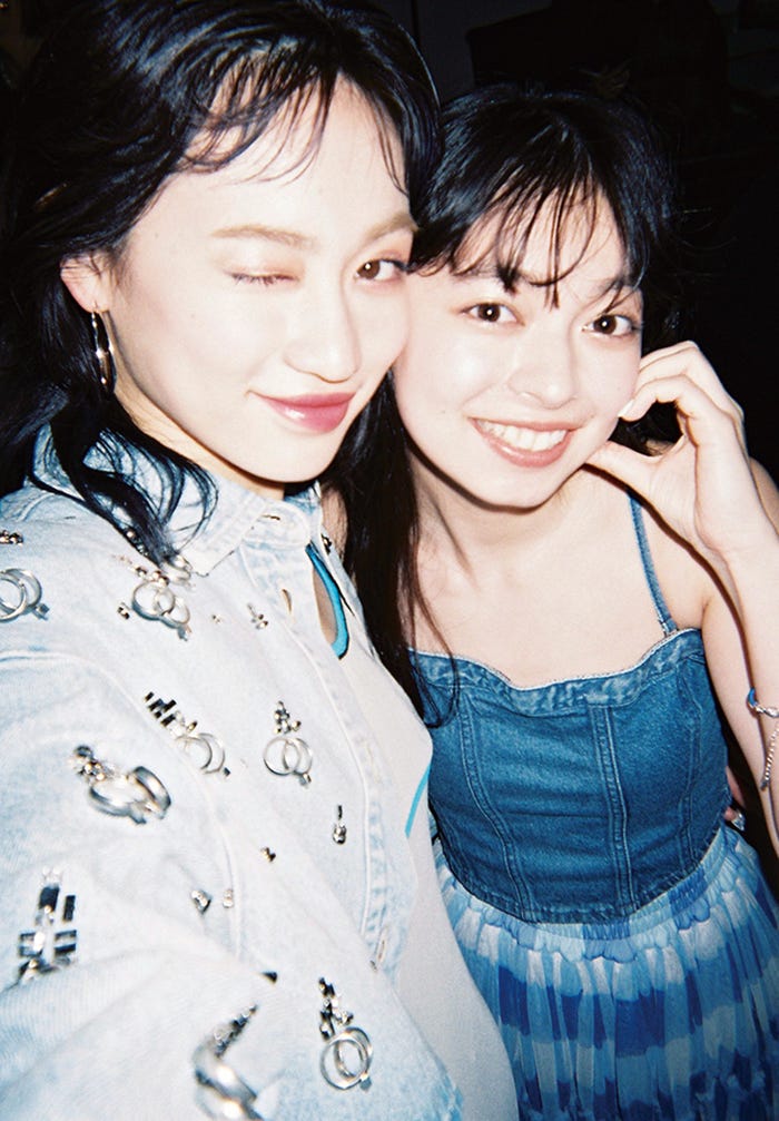 佐々木莉佳子、上國料萌衣(画像提供:小学館)