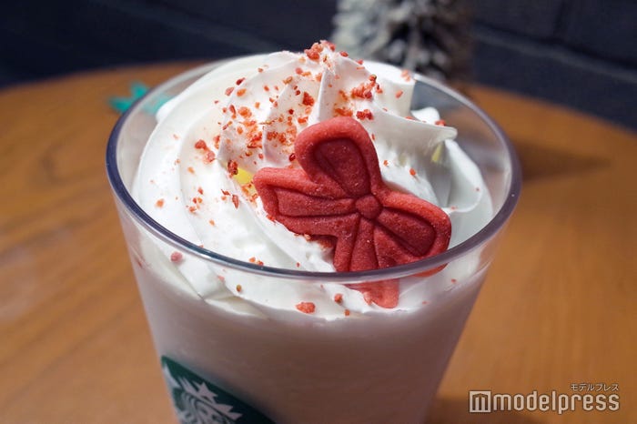 ストロベリー & ジョイフルメドレー ティー フラペチー(C)モデルプレス