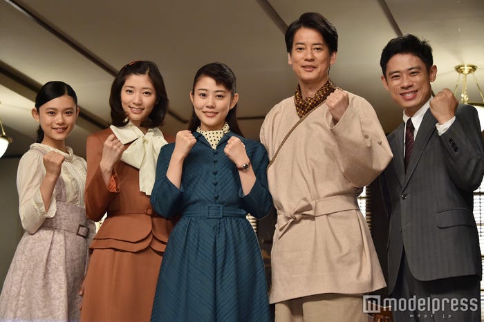 (左から)杉咲花、相楽樹、高畑充希、唐沢寿明、伊藤淳史(C)モデルプレス