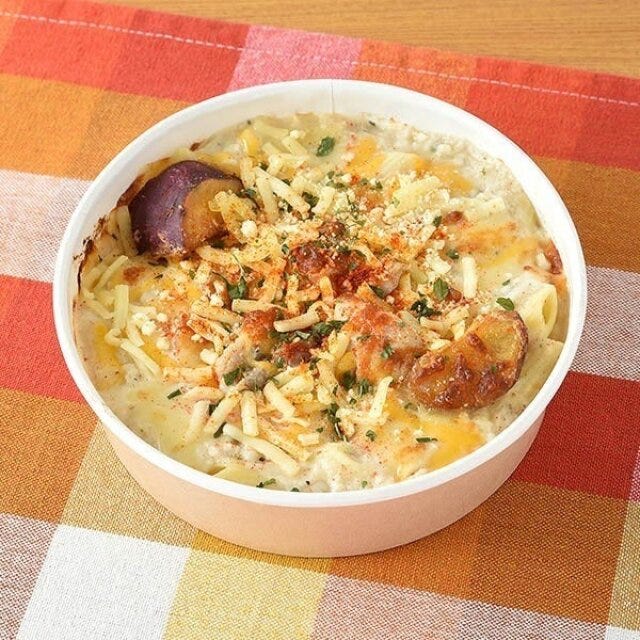 ファミリーマート ごろっとチキンとさつまいもの濃厚クリームグラタン ファミリーマートのごろっとチキンとさつまいもの濃厚クリームグラタンのビジュアル