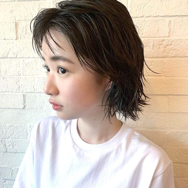 透明感のあるヘアカラーにしたいなら ダークグレー のおしゃれな髪色カタログ モデルプレス 透明感のあるヘアカラーにしたいなら ダークグレー のおしゃれな髪色カタログ モデルプレス
