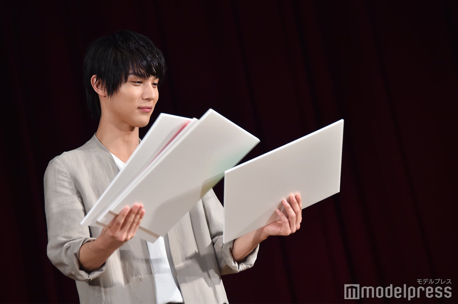 中川大志／「アイウエオ作文で“愛の告白”対決」の様子 （C）モデルプレス