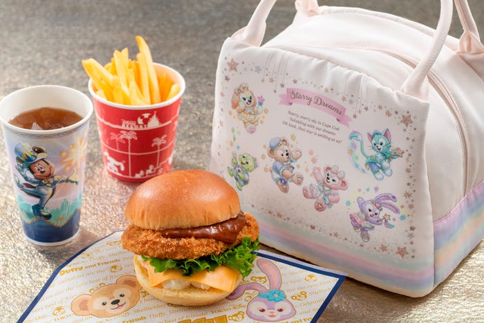 ケープコッド・クックオフのファーストプライズセット、スーベニアランチケース付き2,980円(C)Disney