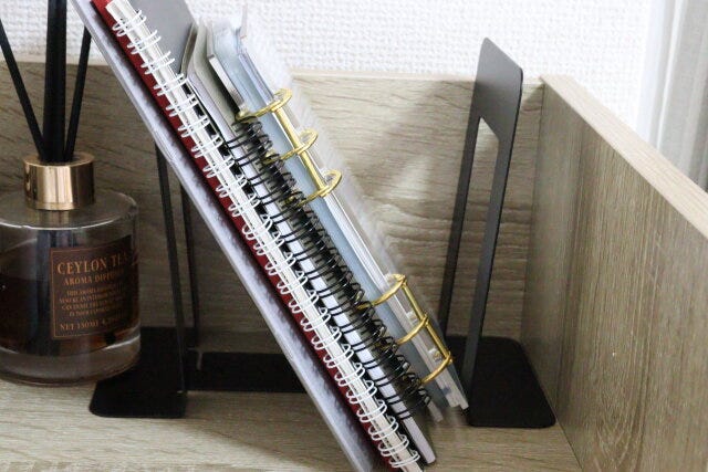 セリアのどこでも使えるブックスタンド