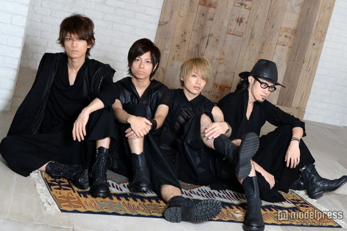 「ThinkingDogs」/(左から)Jun、大輝、TSUBASA、わちゅ~