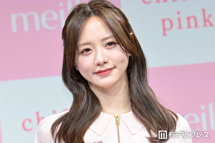 森香澄、美肩ライン際立つ純白ホルターネック衣装公開「透明感が爆発してる」「息を呑む美しさ」と反響