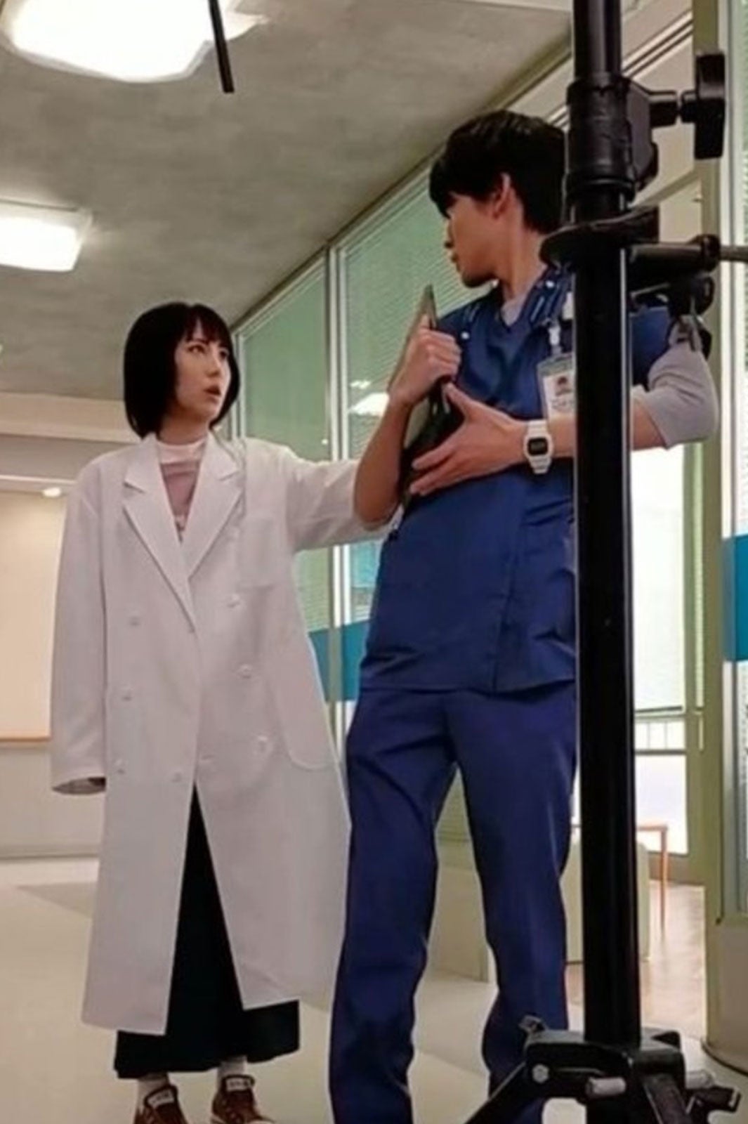 「ドクターホワイト」浜辺美波＆高橋文哉、NGシーンに反響「可愛すぎ」「ずっと見てられる」