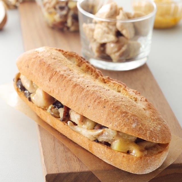 3種のきのことチキン 石窯フィローネ¥528/画像提供:スターバックス コーヒー ジャパン