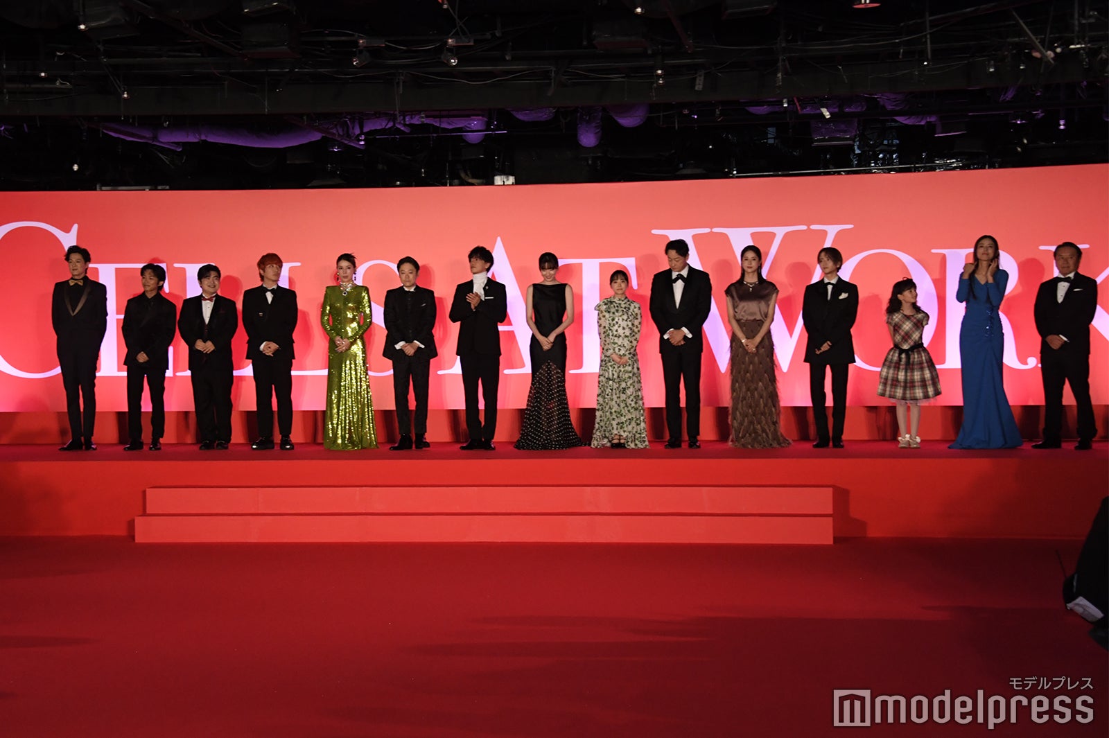 （左から）新納慎也、加藤清史郎、加藤諒、Fukase、仲里依紗、阿部サダヲ、佐藤健、永野芽郁、芦田愛菜、山本耕史、松本若菜、板垣李光人、マイカ・ピュ、小沢真珠、武内英樹監督（C）モデルプレス