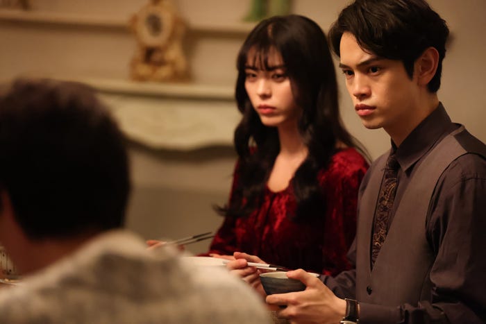 井手上漠、鈴木康介「セレブ男子は手に負えません」第4話より(C)ABC・DLE