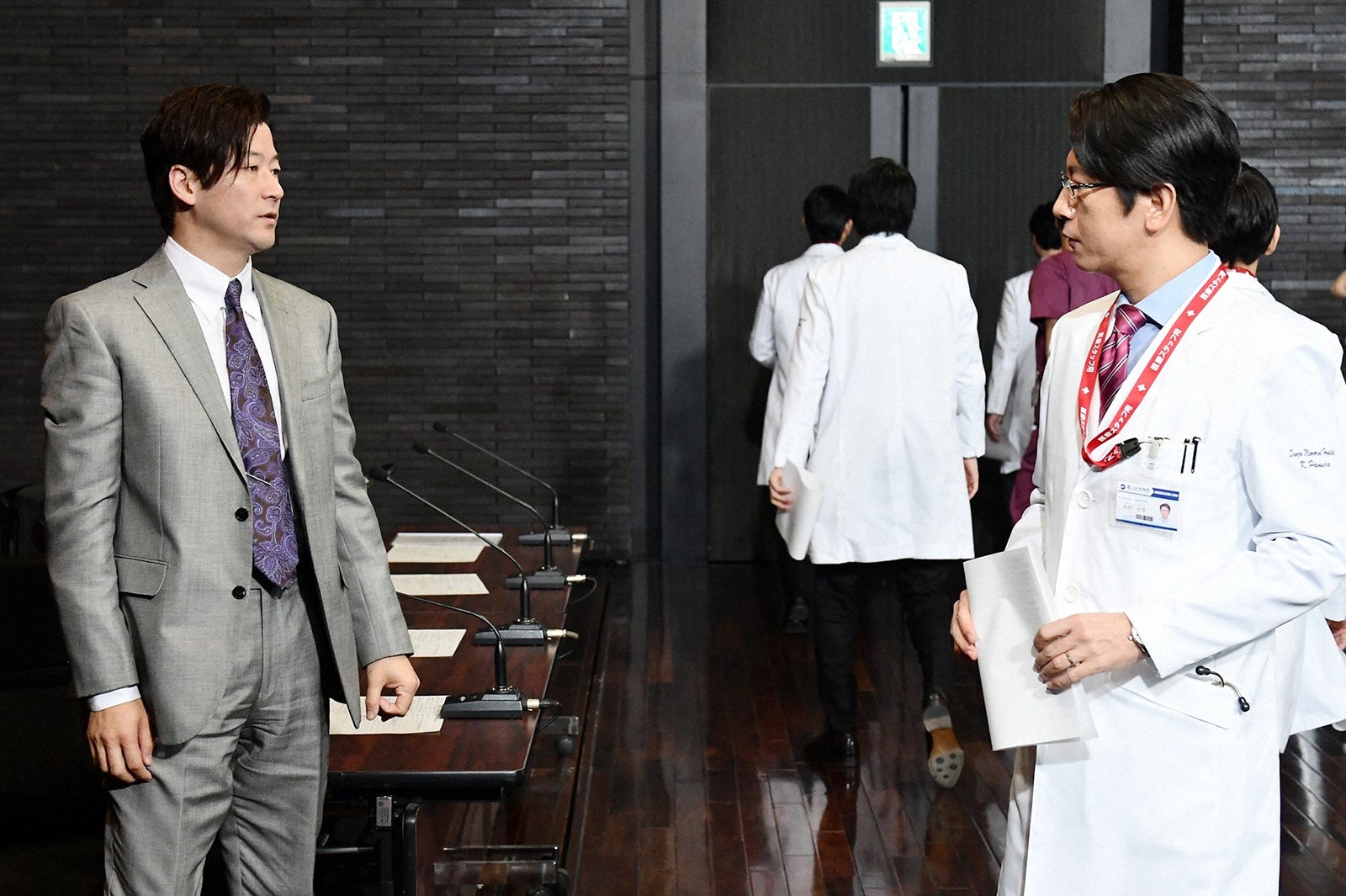 浅野忠信、及川光博「A LIFE～愛しき人～」第7話より（C）TBS