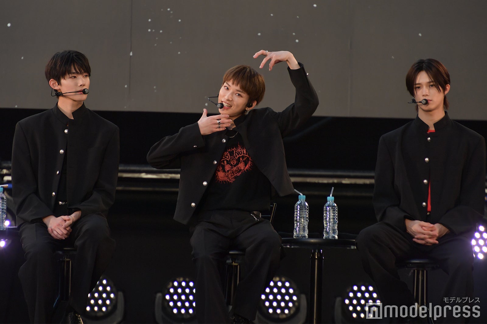 JO、振り付けを再現するHARUA、K／&TEAM（C）モデルプレス