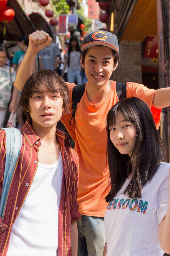 (左から)落合モトキ、大野拓朗、岡本夏美(C)ITOH COMPANY