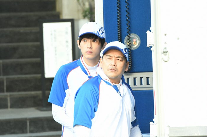 杉野遥亮、富澤たけし/「大恋愛~僕を忘れる君と」第8話より(C)TBS