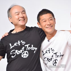 前澤友作「ZOZO」会見に孫正義サプライズ登場 お揃い“Let's Start Today”Tシャツに「漫才コンビみたい」