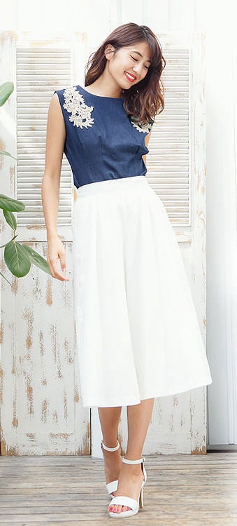 肩レースモチーフデニムノースリーブトップス「神戸レタス」2490円（税込）