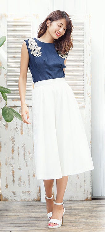 肩レースモチーフデニムノースリーブトップス「神戸レタス」2490円(税込)