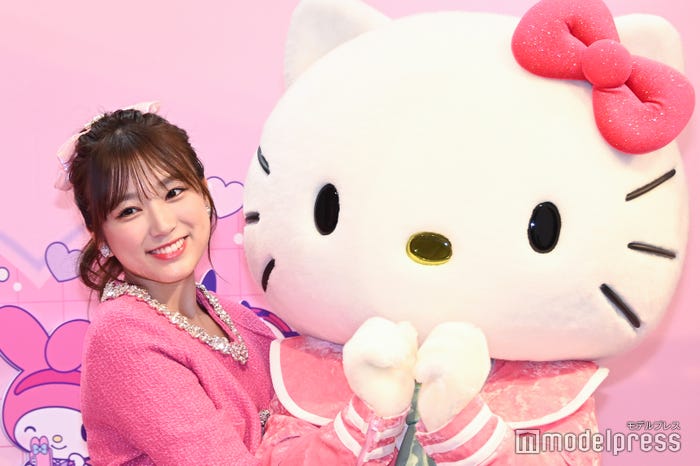 矢吹奈子、キティちゃん(C)モデルプレス