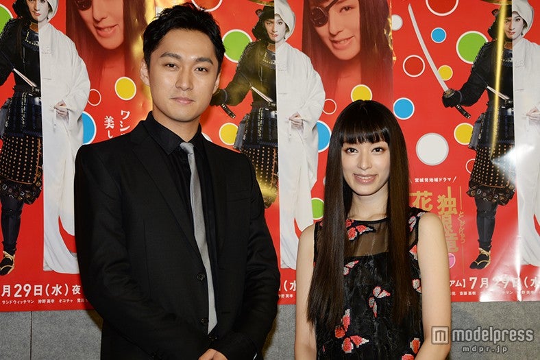 （左から）渡辺大、栗山千明